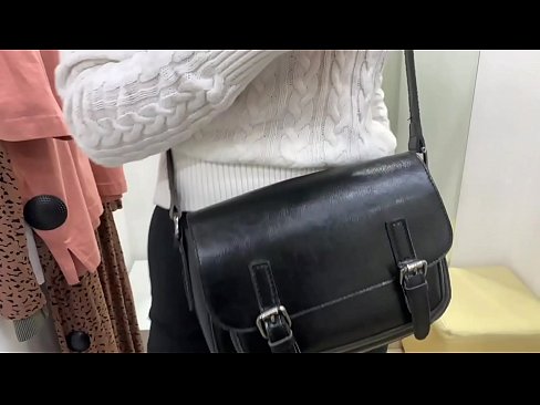 ❤️ Јавна мастурбација на младата кучка FeralBerry со дилдо во фитинг просторијата Ебате видео кај нас mk.camporner.top ❤